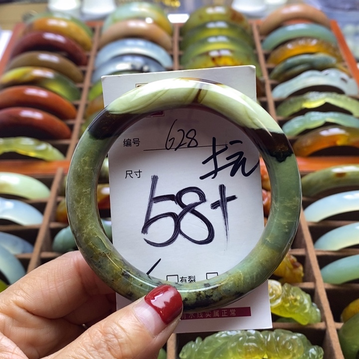 蛇纹石玉手镯未镶嵌