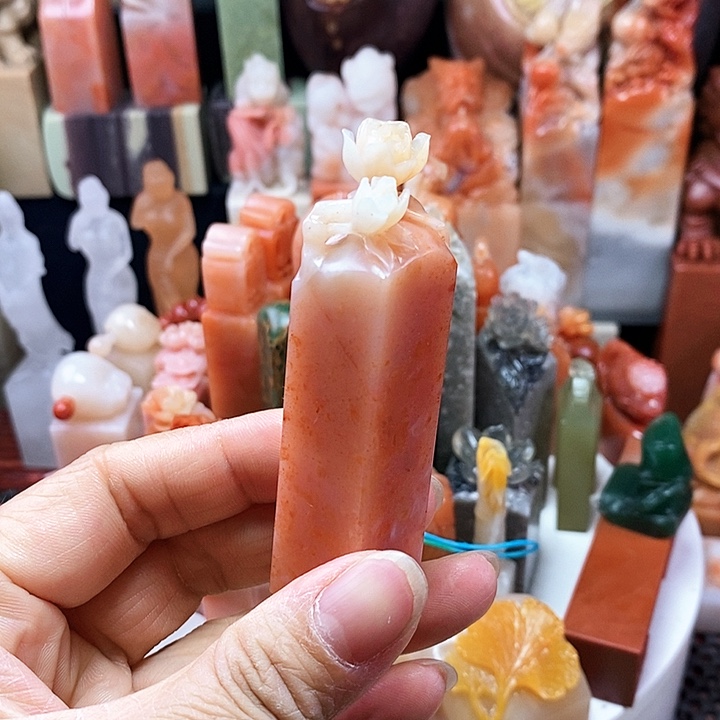 老挝石老挝石花花钮章