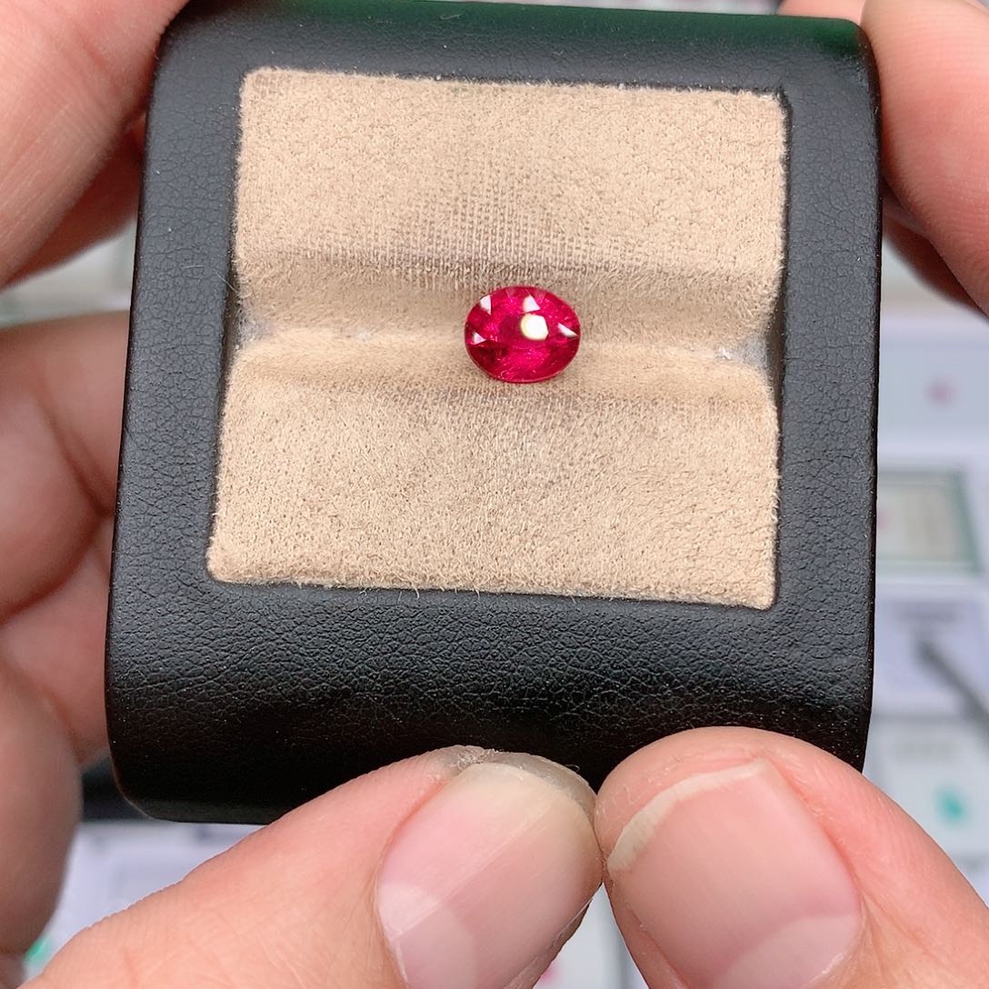 碧玺裸石未镶嵌?****萃1.41c t