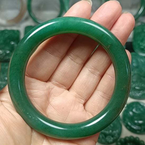 独山玉未镶嵌手镯58