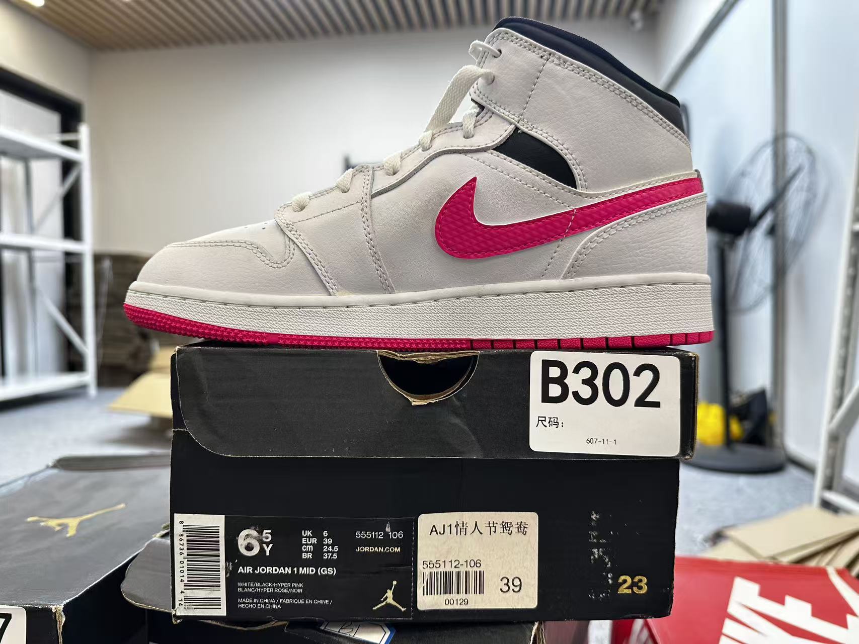 nike  aj1情人节  全新原盒 39码  11月29 bai  B302