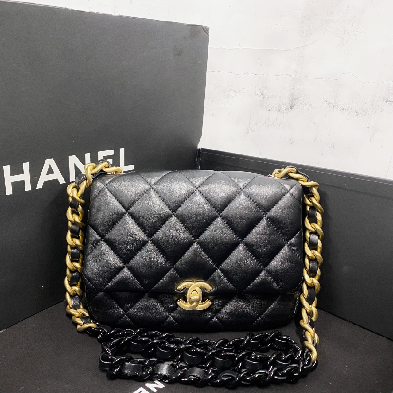 99新 Chanel/香奈儿    香奈儿黑金鸳鸯粗链条方胖子斜挎包芯片款