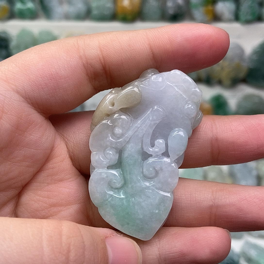 翡翠未镶嵌吊坠(赠链)口含珠