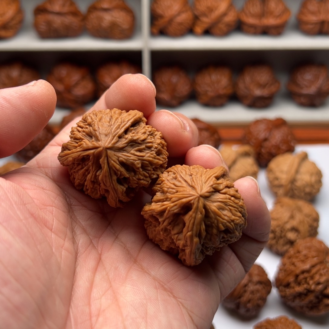 文玩核桃把件南疆石