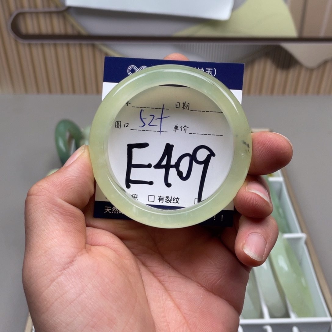 岫玉手镯手镯未镶嵌