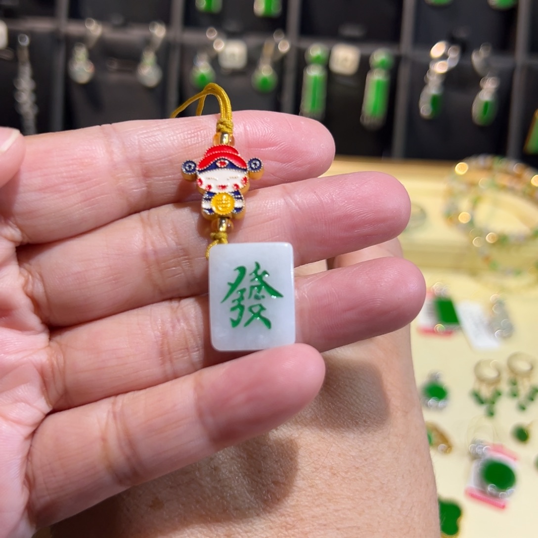 颈饰未镶嵌翡翠包挂