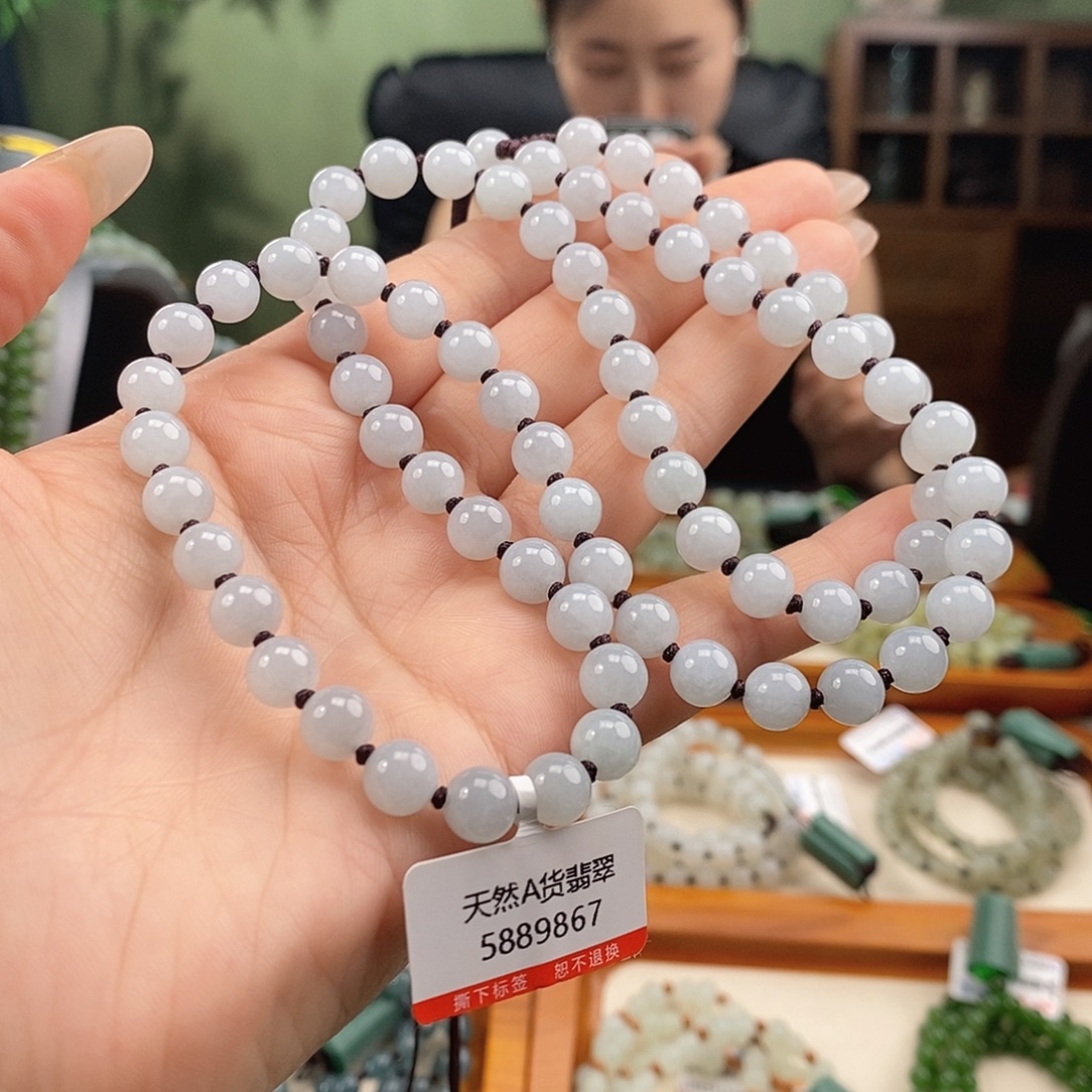 吉***照颈饰未镶嵌翡翠天然翡翠项链