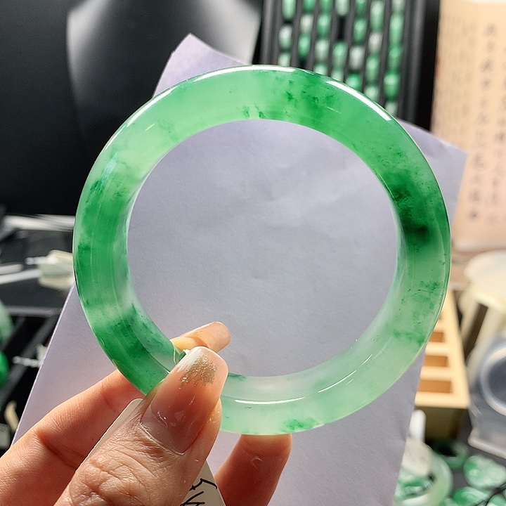 石英质玉手镯未镶嵌五**?