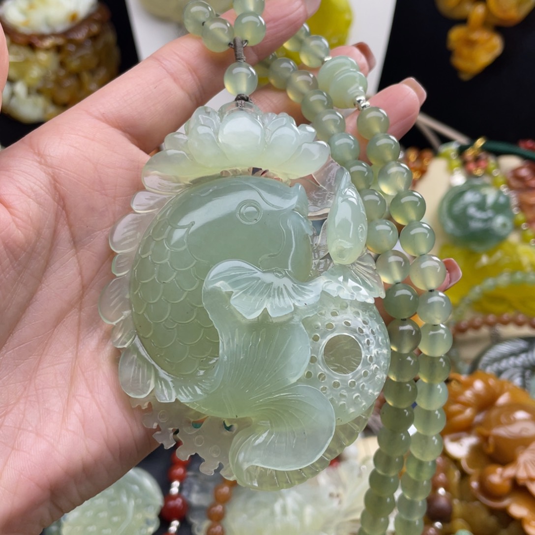 未镶嵌蛇纹石玉颈饰