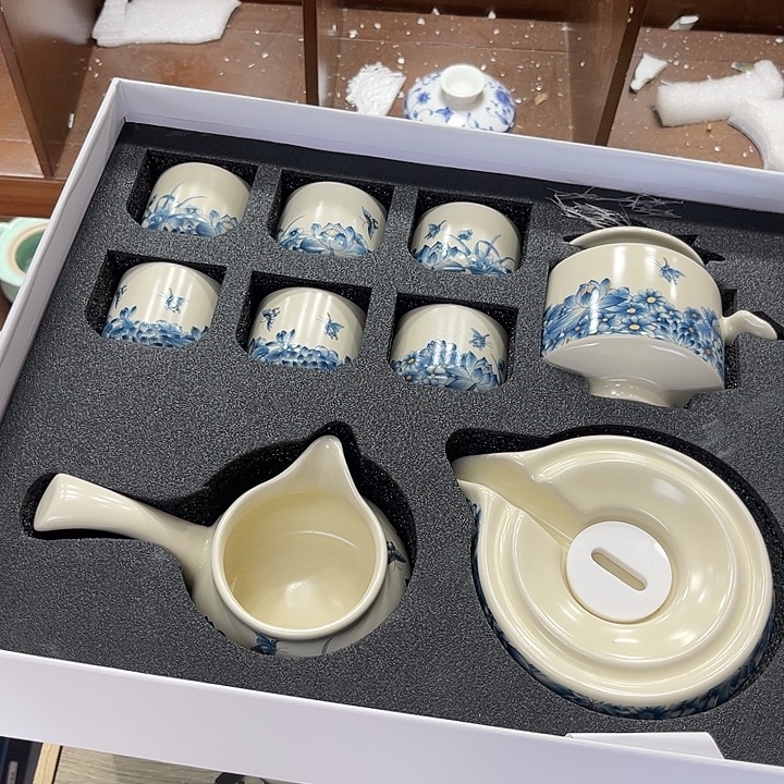 孤品茶具套装等。        