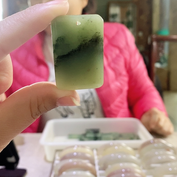 密玉（石英质玉）颈饰未镶嵌