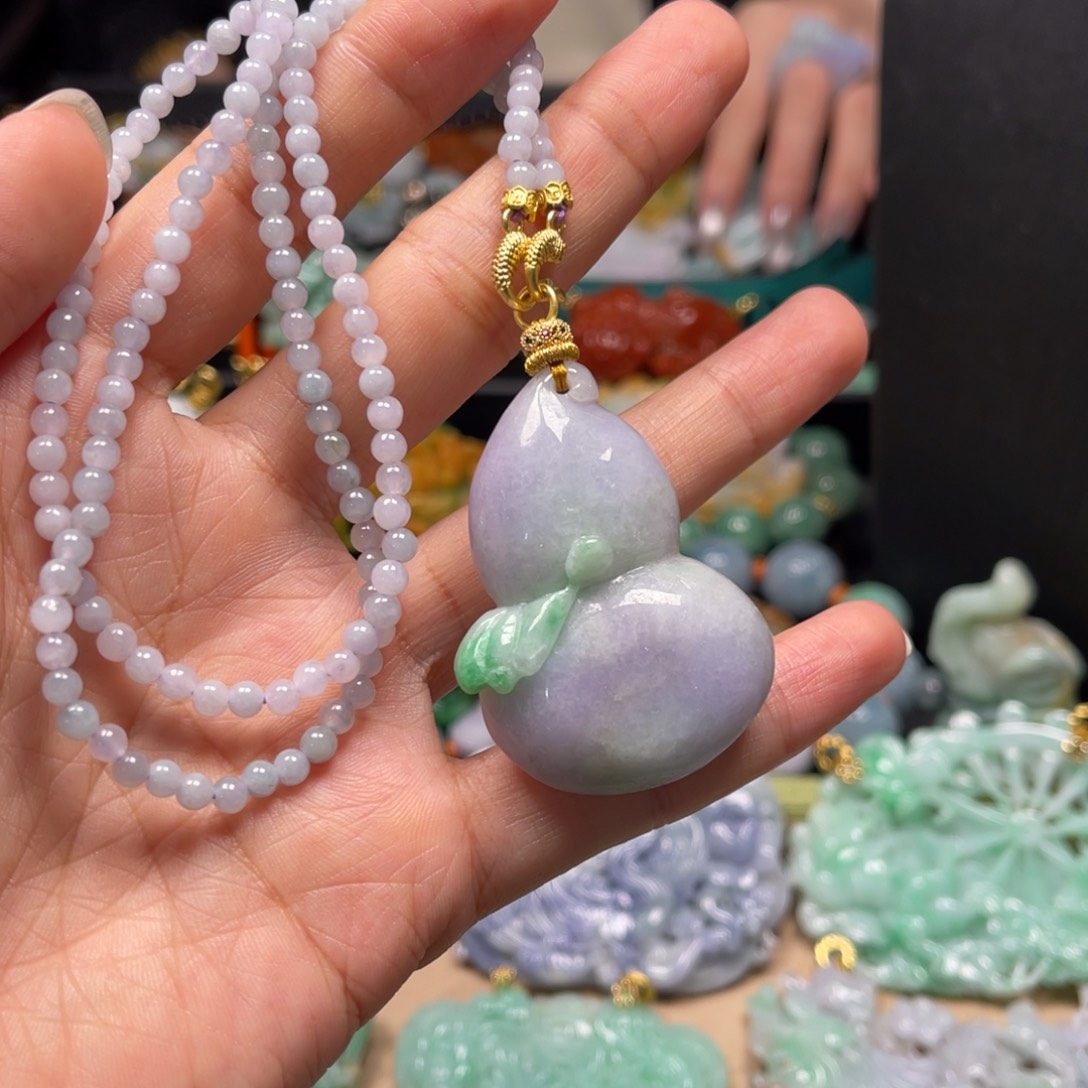 翡翠未镶嵌颈饰vvvggghhhhhhb