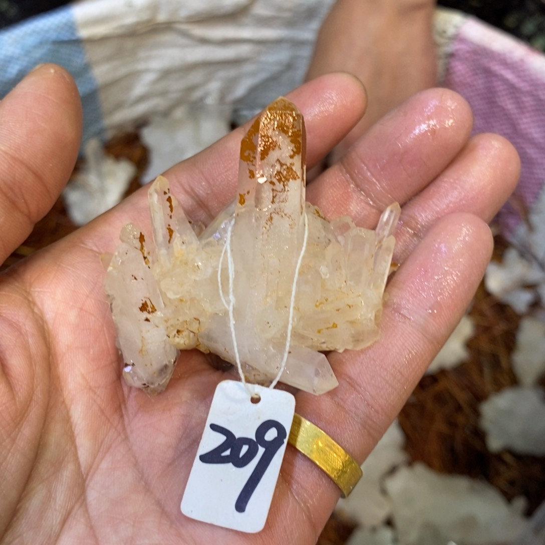 水晶原石摆件未镶嵌水晶