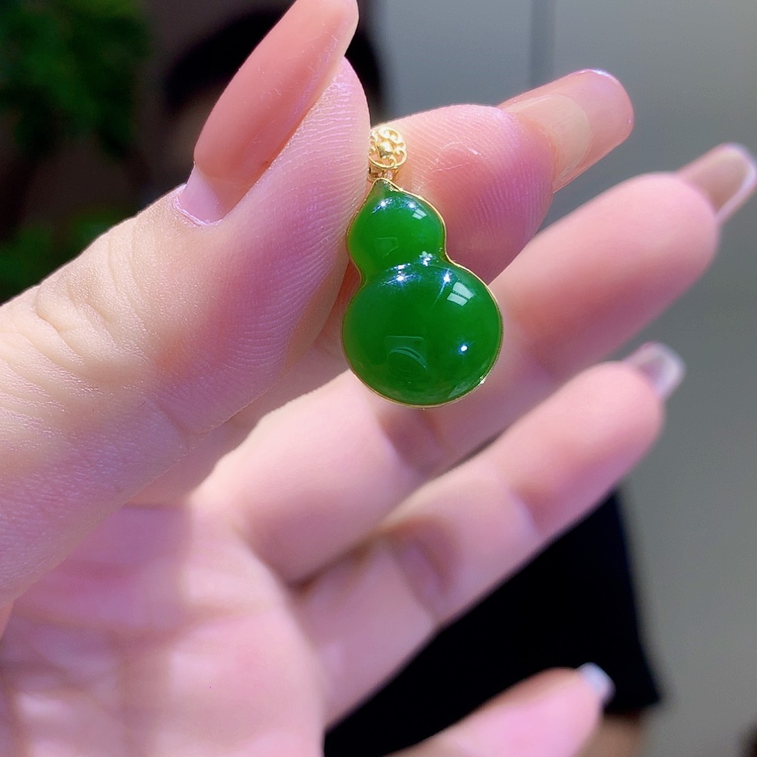 和田玉（碧玉）18K金镶嵌颈饰