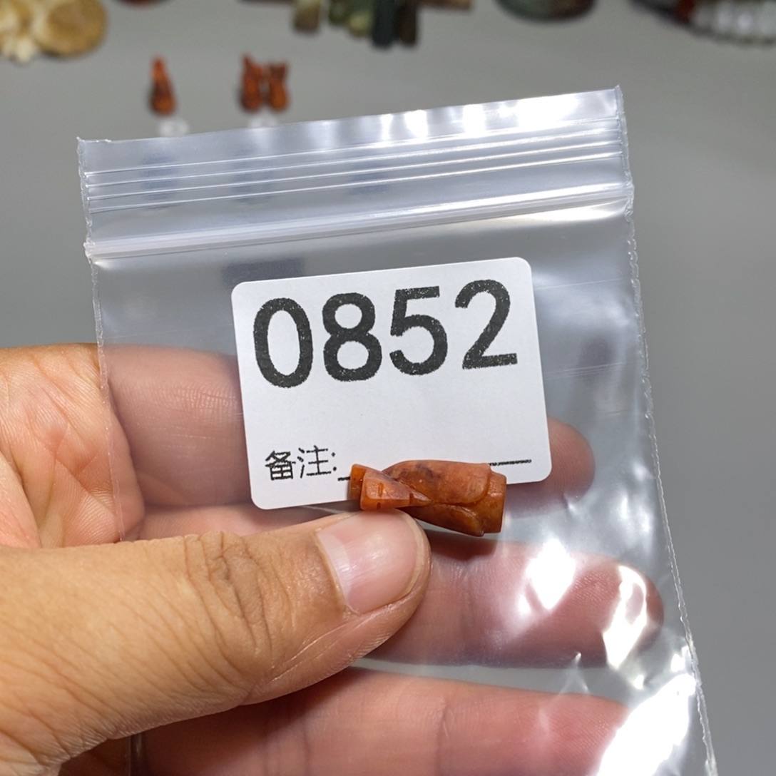 颈饰未镶嵌透闪石质玉遇****都