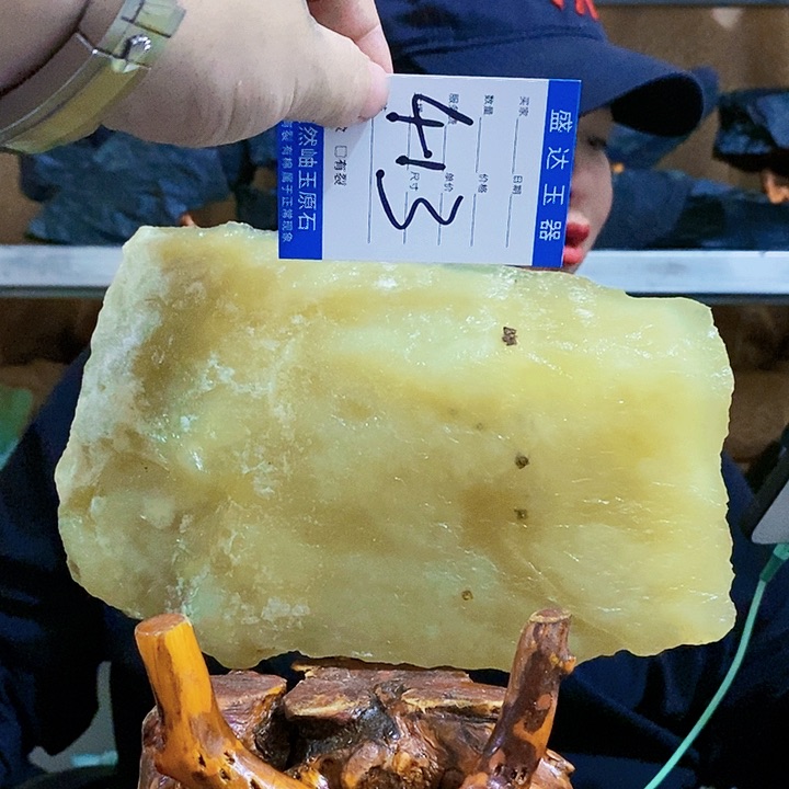 蛇纹石玉原石未镶嵌