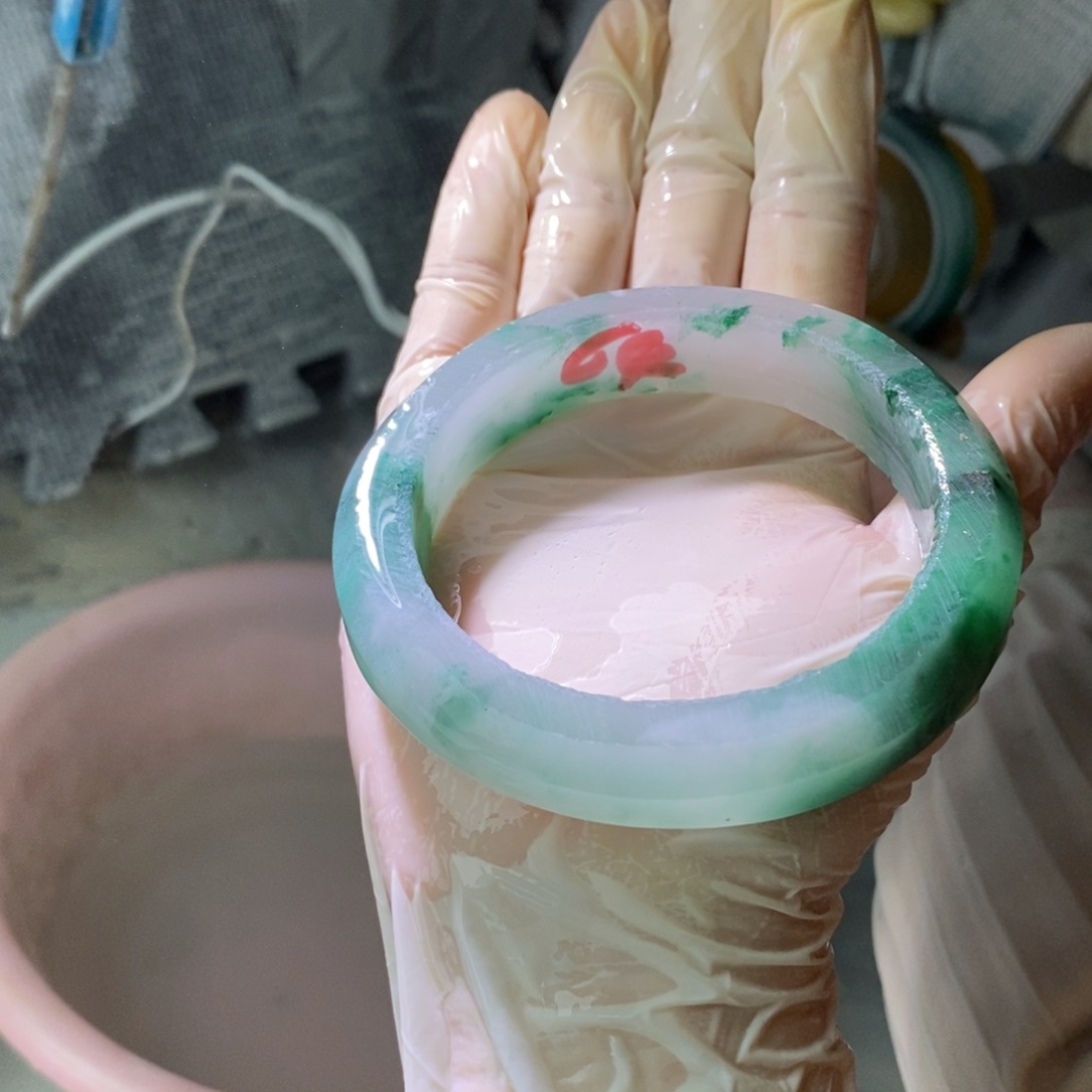 咸***身石英质玉（非洲翠）未镶嵌手镯定制