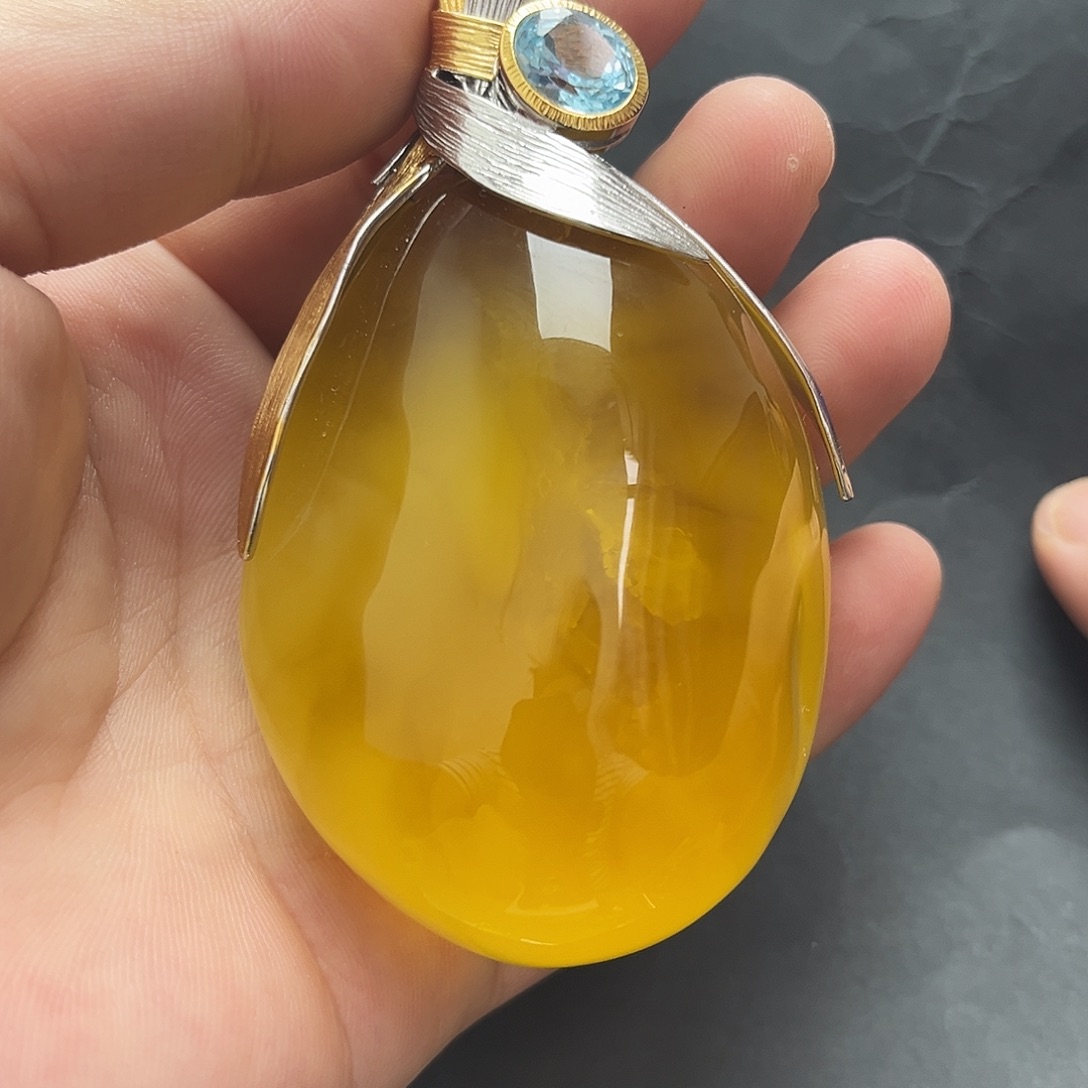 琥珀未镶嵌裸石吊坠