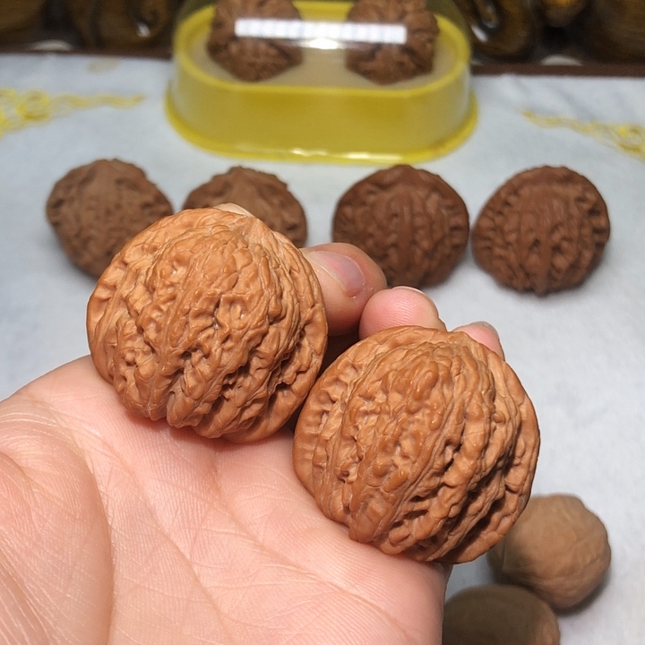 文玩核桃37尺绣球