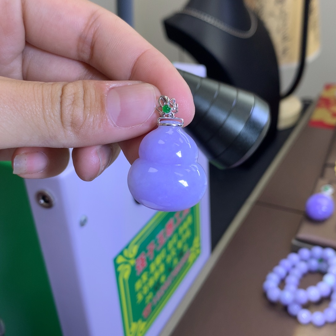 翡翠18K金镶嵌颈饰翡翠