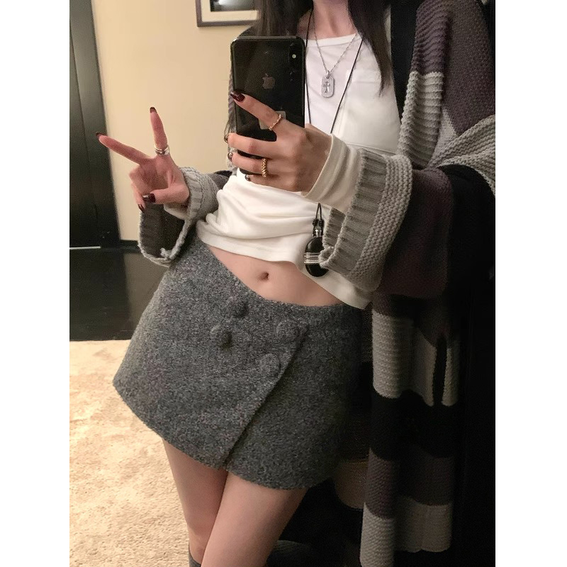 圈圈呢设计感半身裙女2025新款冬季辣妹显瘦a字短裙裤短款多纽扣