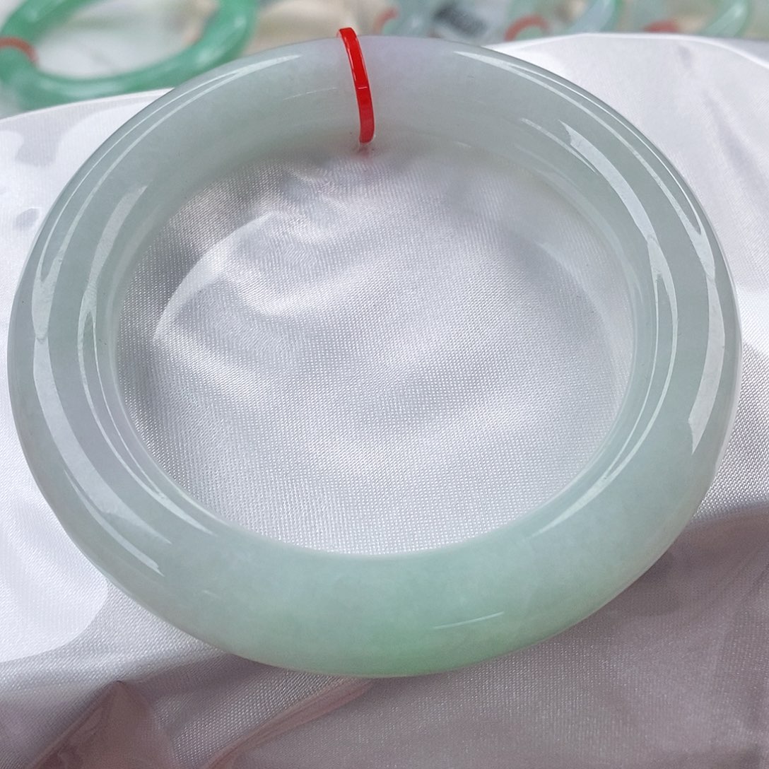 翡翠手镯（圆镯）未镶嵌59圈