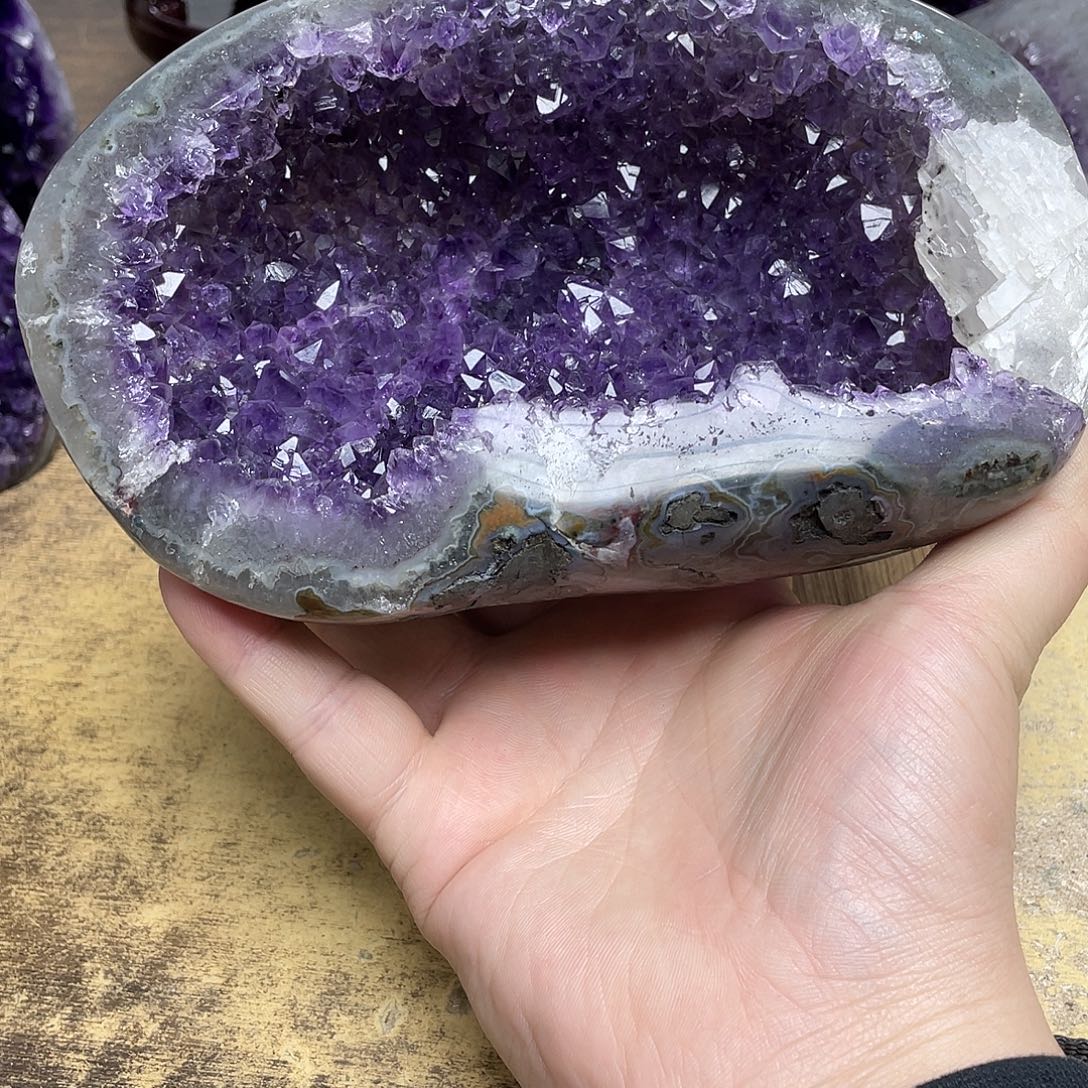 S***t紫晶未镶嵌大型摆件（非配饰）