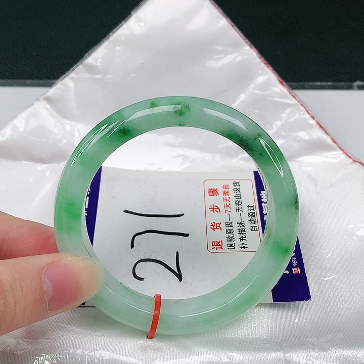 翡翠手镯未镶嵌翡翠