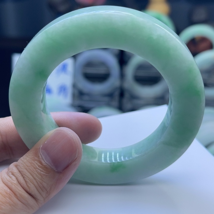 定制翡翠未镶嵌手镯