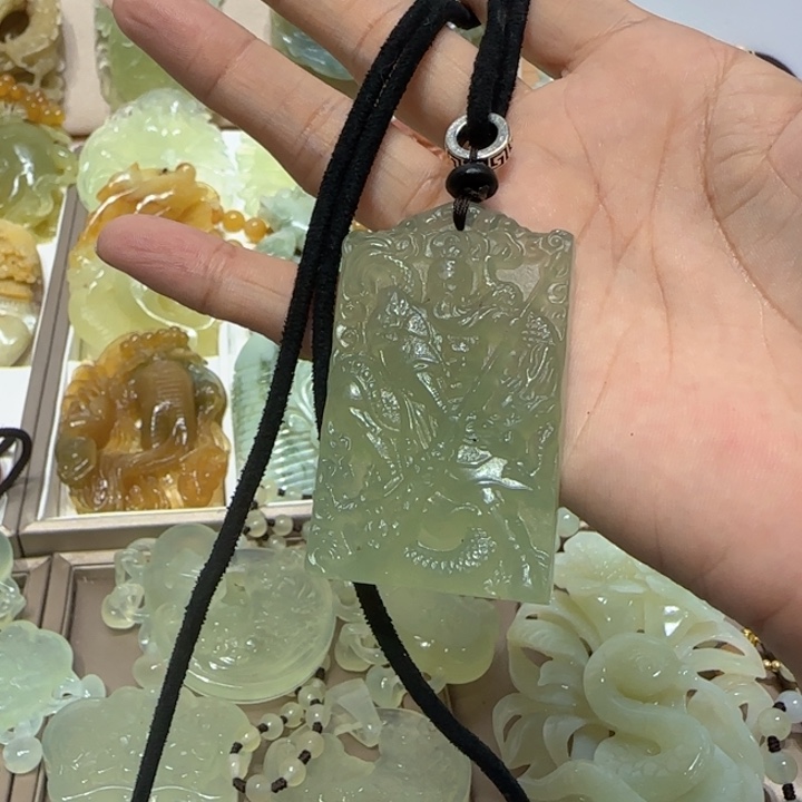 蛇纹石玉吊坠未镶嵌