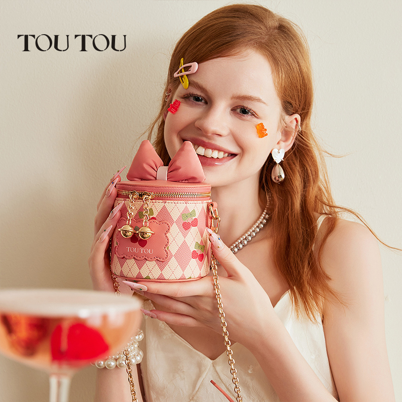 toutou[七夕礼物]樱桃盒子包2023新款斜挎链条包40351T告白穿搭