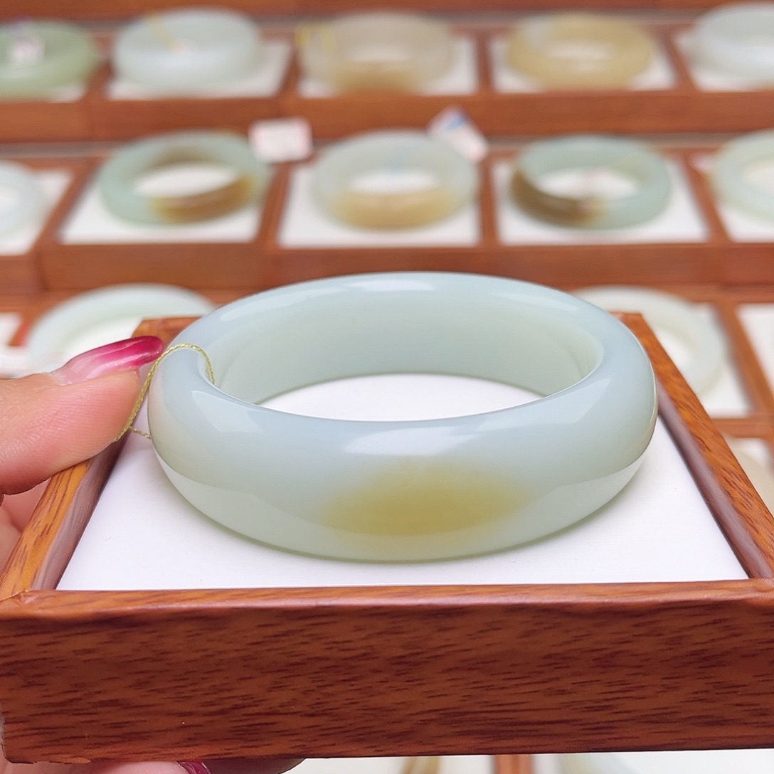 和田玉手镯未镶嵌58