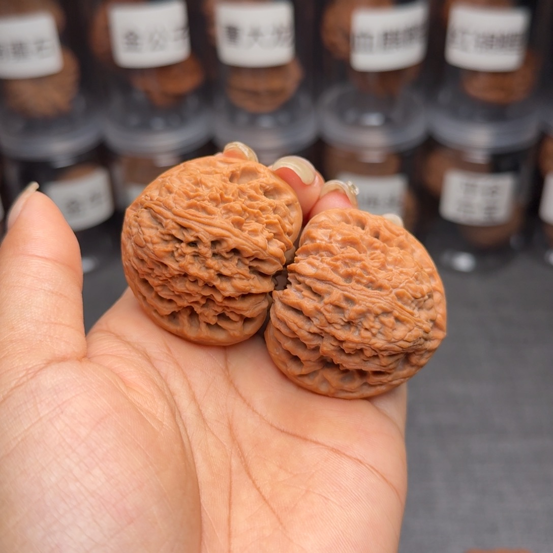 飞***.把件文玩核桃粗筋三角白