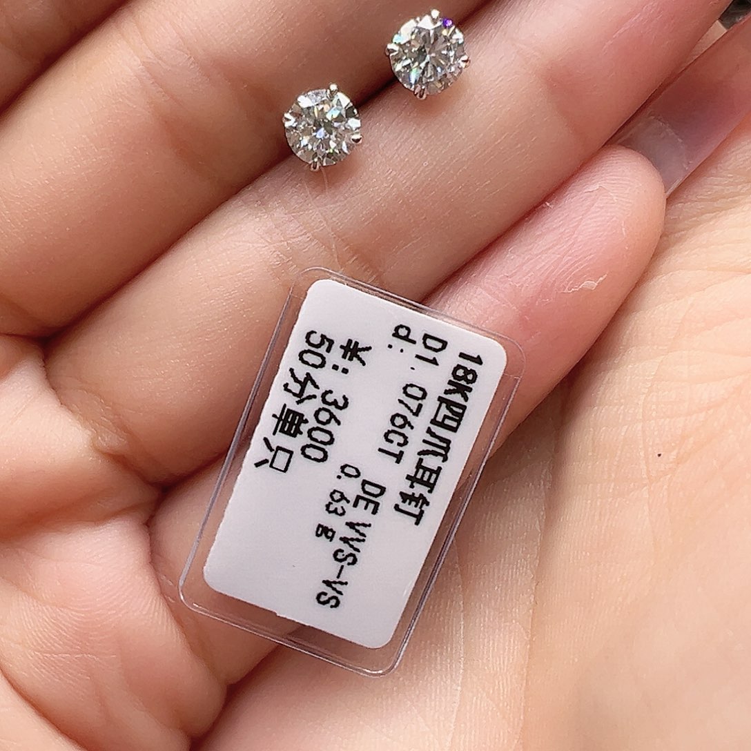 实验室培育钻石18K金镶嵌耳钉1.076ct K白四爪耳钉单只约50分