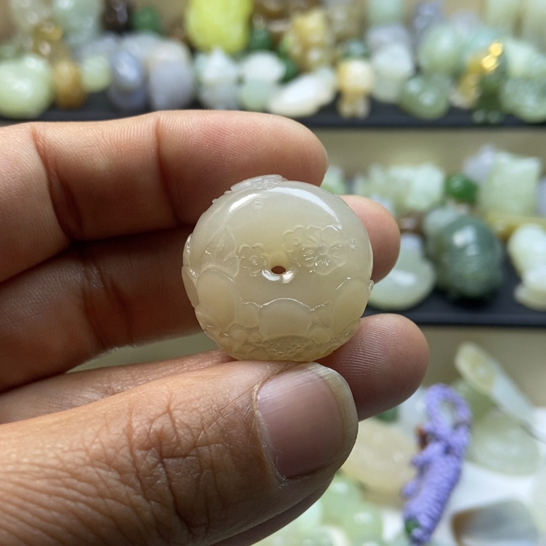 和田玉颈饰未镶嵌平****…