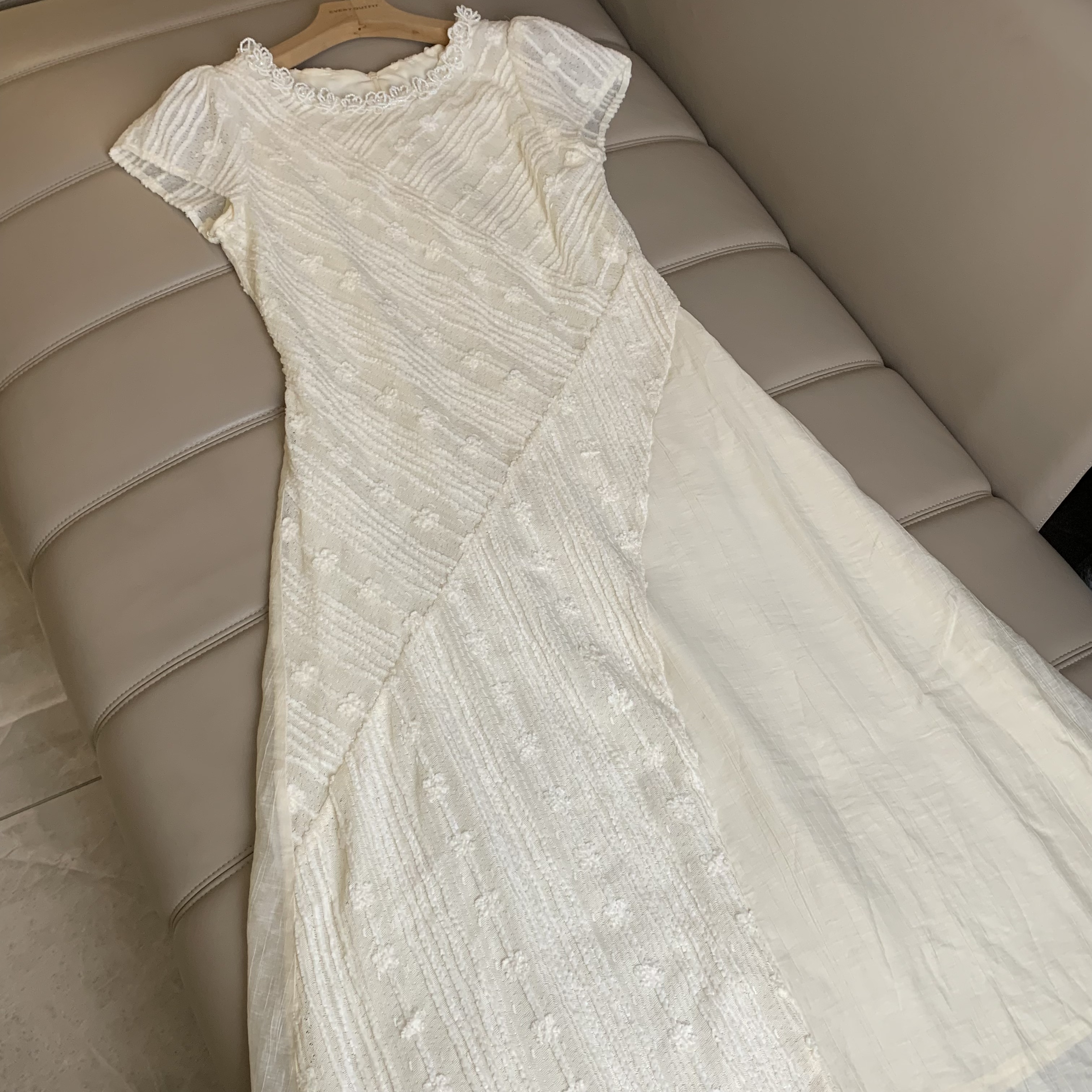 【左萌】超美珍珠 镂空 蕾丝拼接法式显瘦连衣裙