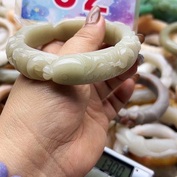 未镶嵌手镯石英岩玉