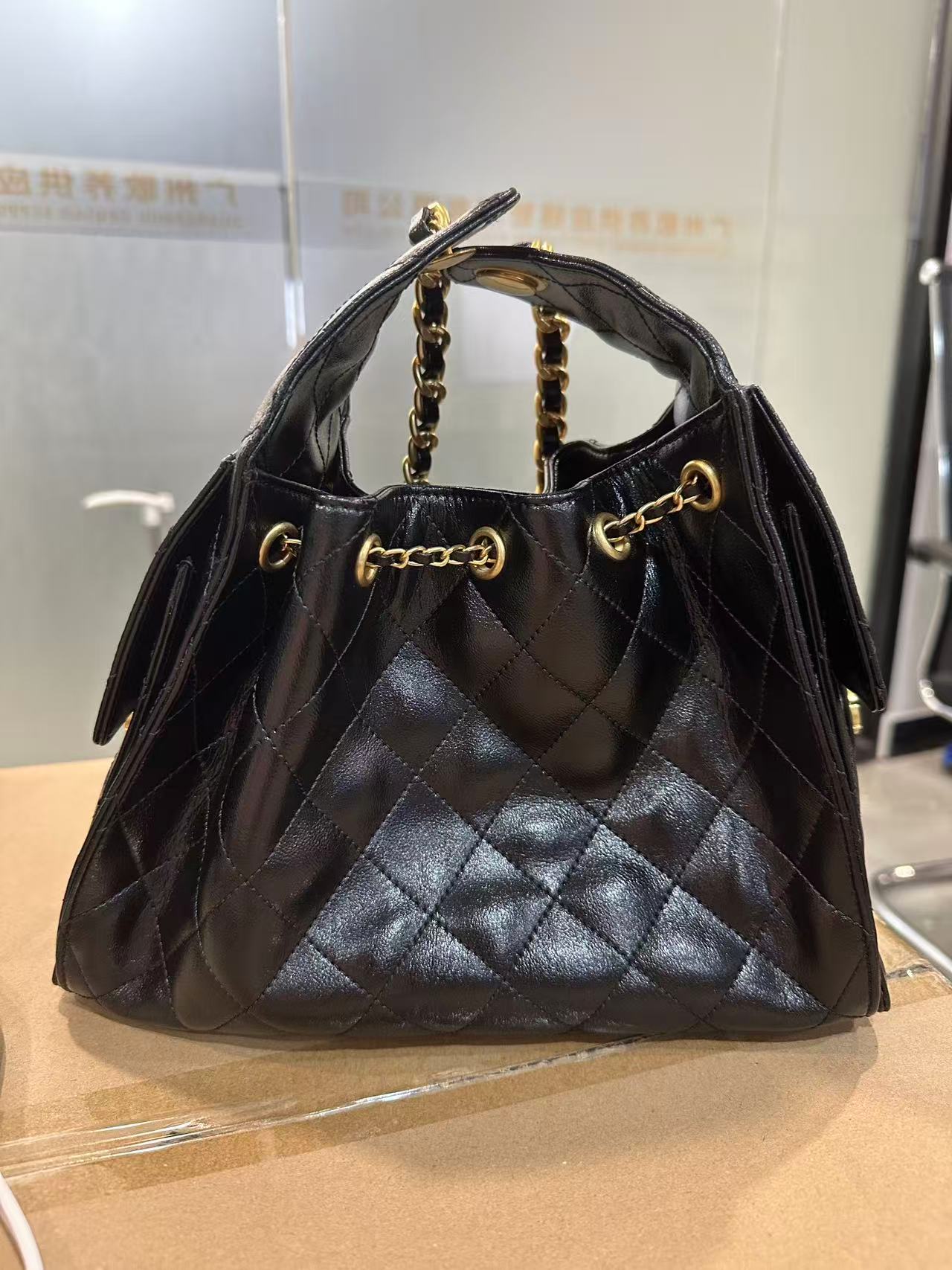 2025新款真皮女包黑色金字塔