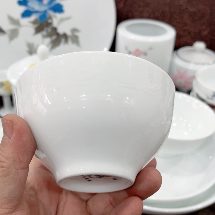 壶釉下五彩的瓷器在瓷器
