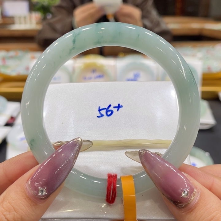 翡翠手镯未镶嵌翡翠