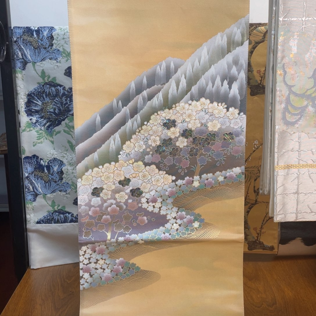 织绣两通织螺钿梅花