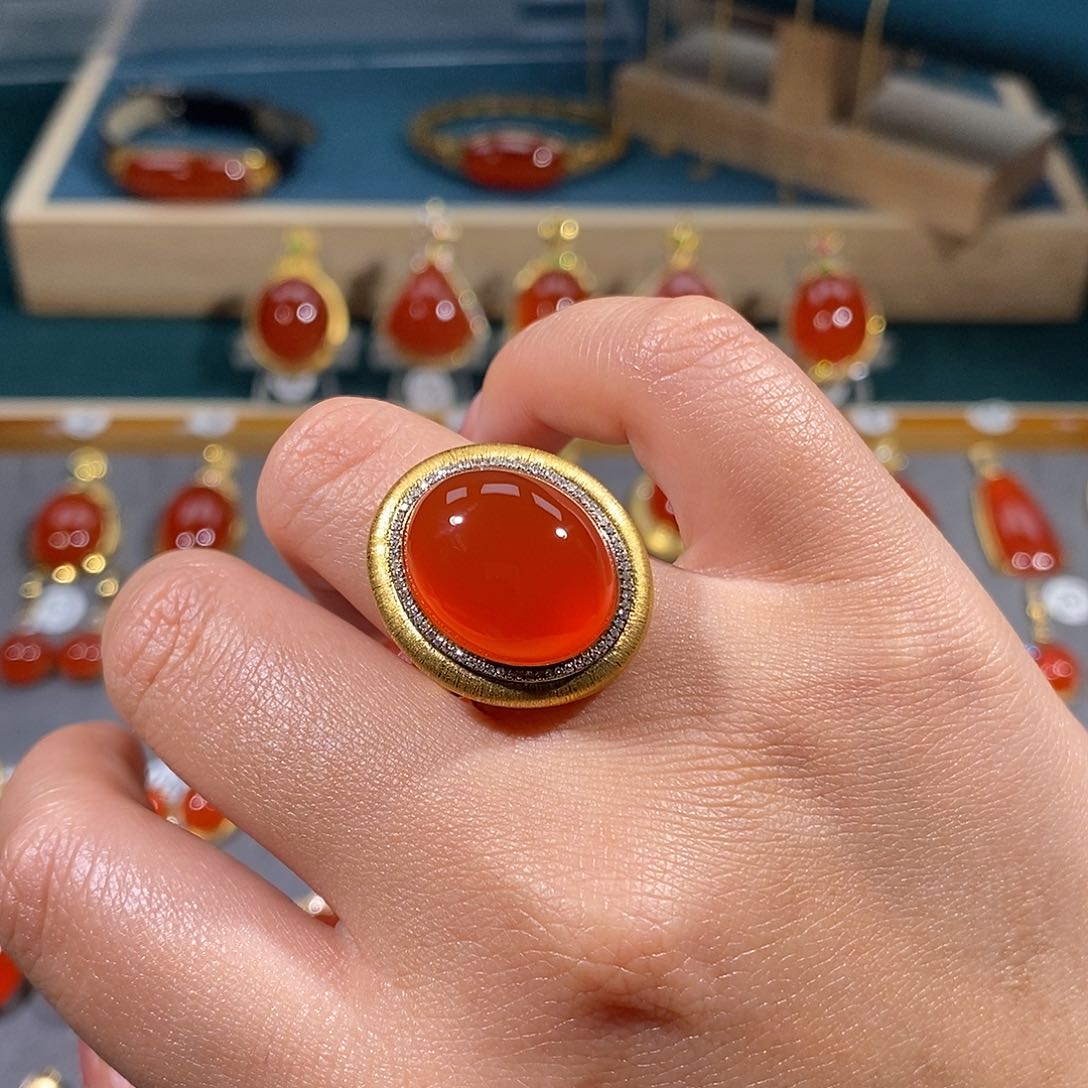 南红玛瑙戒指18K金镶嵌