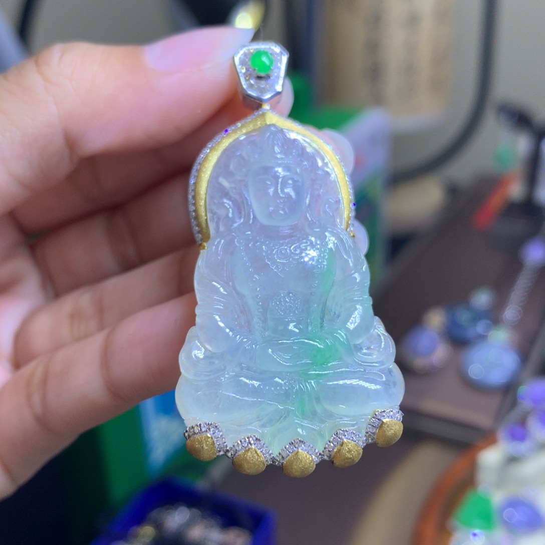 翡翠颈饰18K金镶嵌翡翠