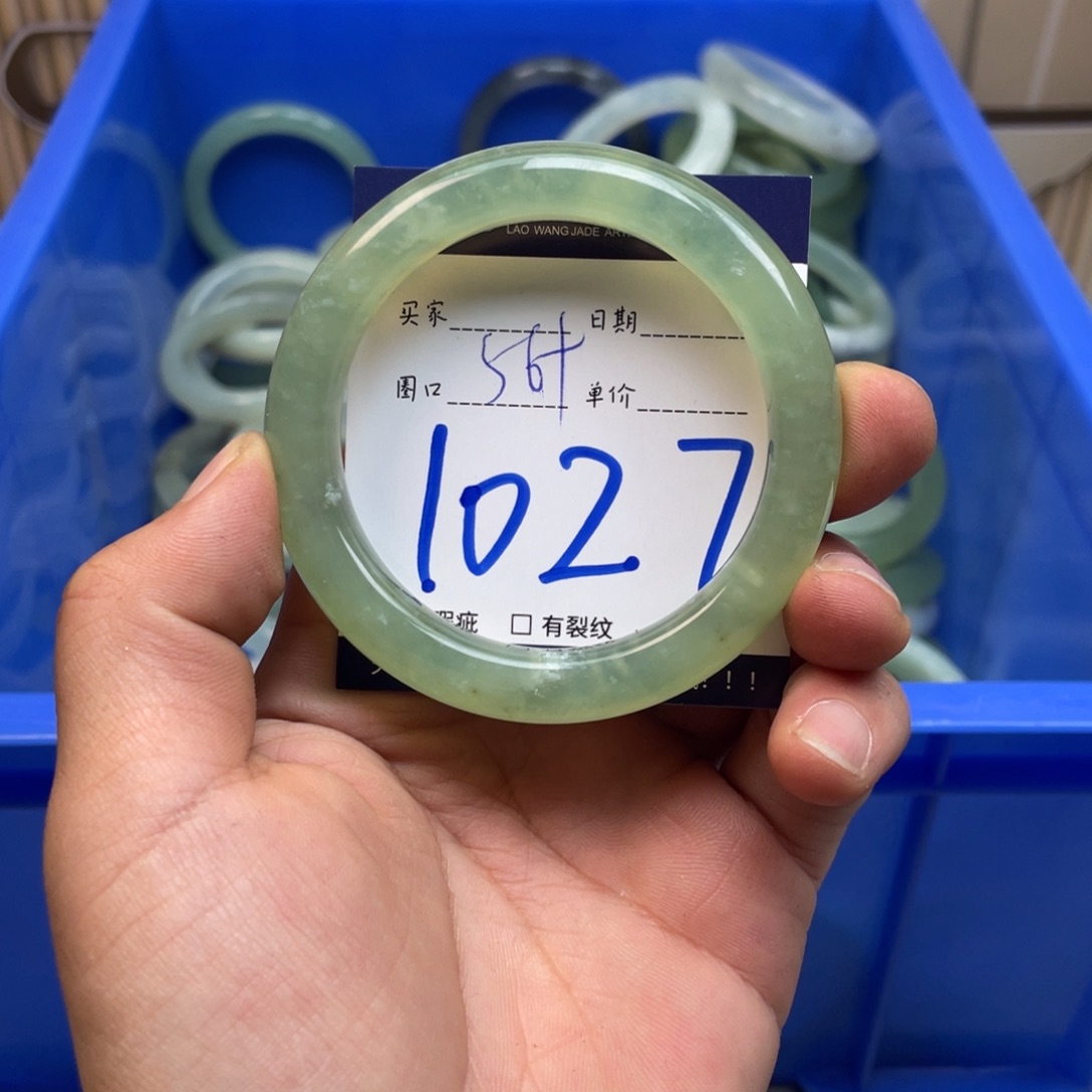 岫玉手镯手镯未镶嵌