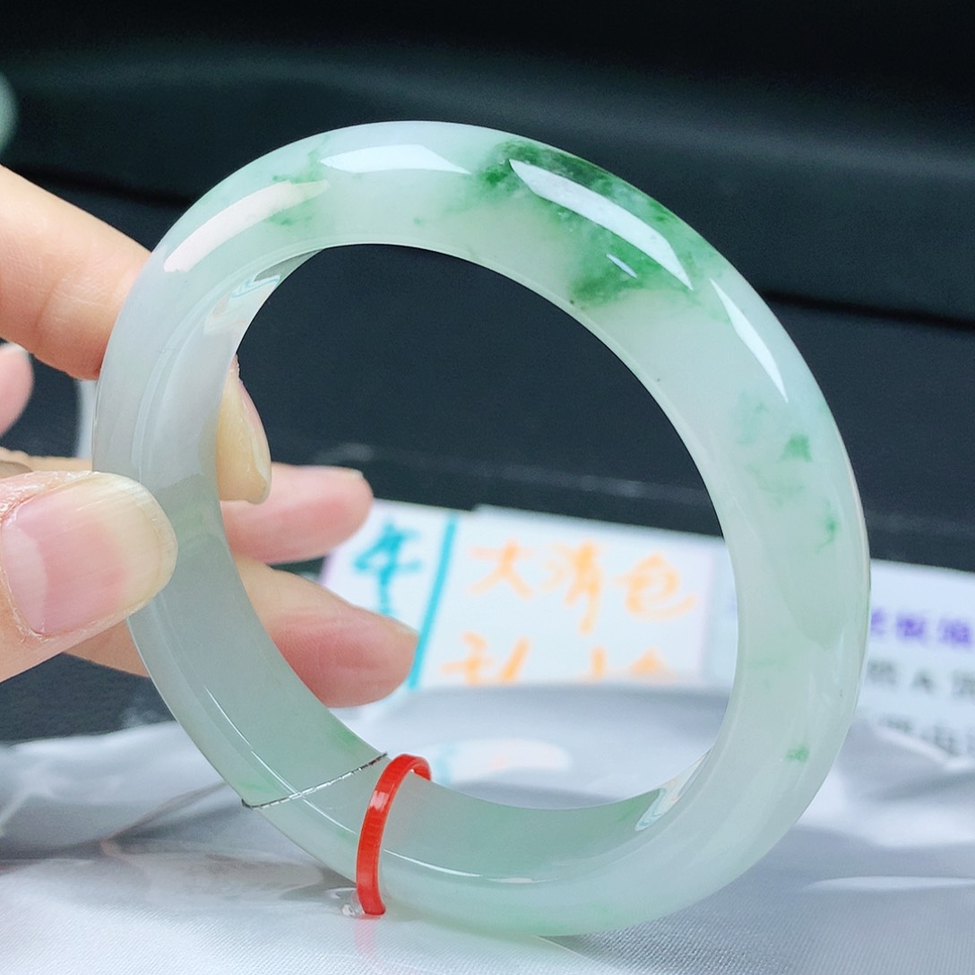 翡翠手镯未镶嵌57圈