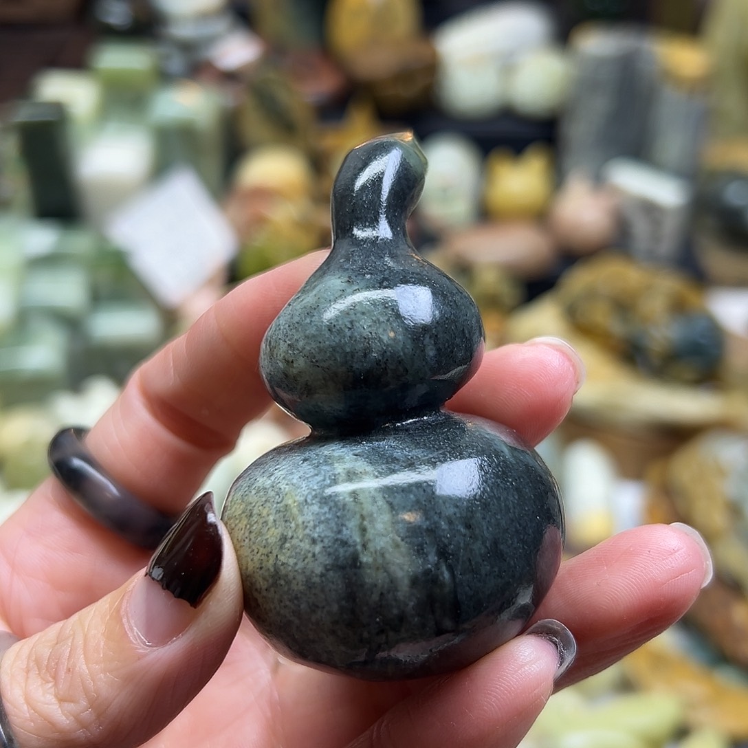 岫岩河磨玉（透闪石质玉）未镶嵌颈饰河磨玉葫芦