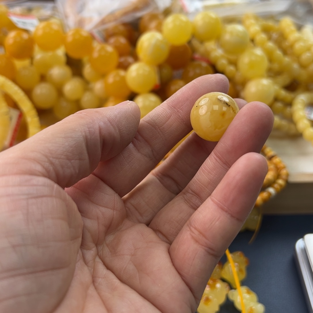 未镶嵌琥珀珠宝奇石