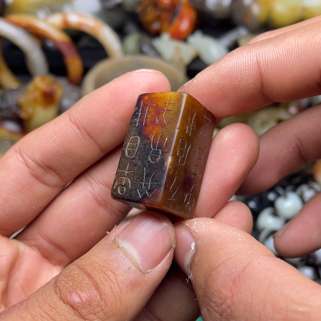 和田玉（糖玉）未镶嵌挂件