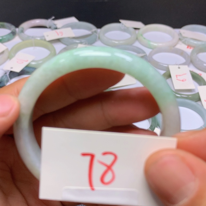 翡翠手镯未镶嵌458899999998989