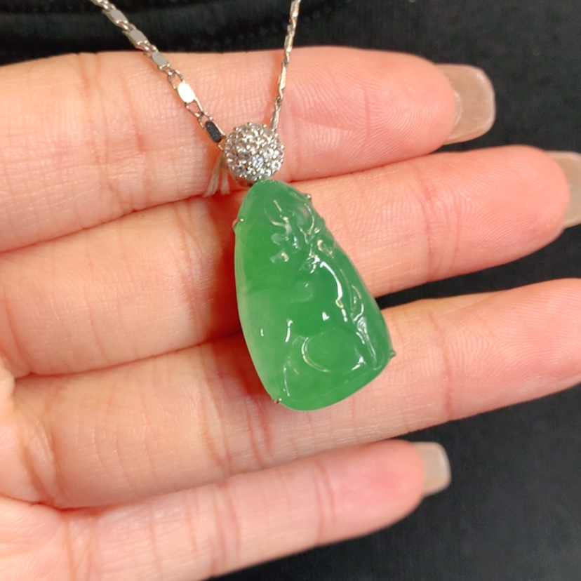 【闪购商品】颈饰18K金镶嵌翡翠小鹿